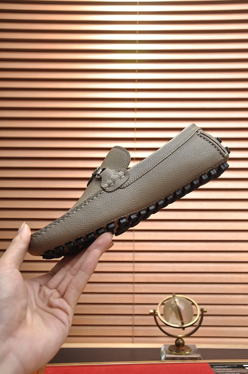 Men's men's shoes 💰420💶 [LV Doudou shoes] (water-dyed cowhide lining) new model is on the market, available on the official website. The new Doudou shoes are processed into single-color materials, and the uppers are made of imported horsehide leather. The body of the shoe is fully hemmed with mark thread, and is lined with imported original cowhide leather. The elegant shoe shape is super suitable for all-matching, and the size is 38-44.